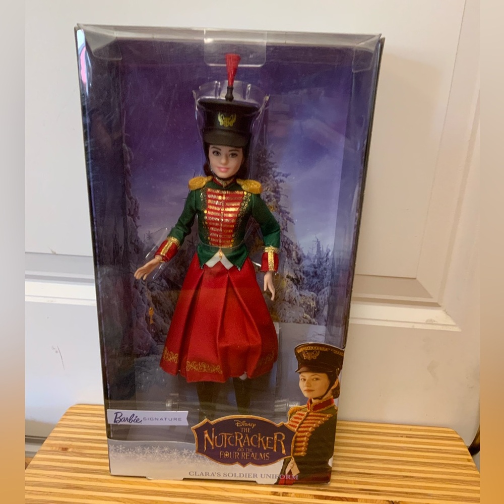 2018 Barbie Signature The Nutcracker Clara's Soldier Uniform - Picture 3 of 5